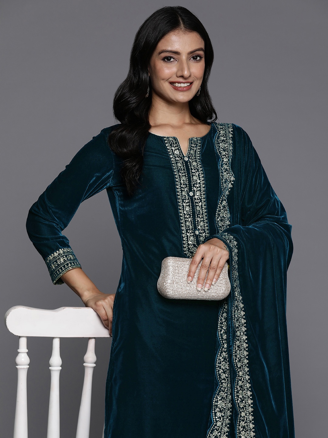 

Libas Floral Yoke Design Regular Sequinned Velvet Kurta with Palazzos & Dupatta, Teal