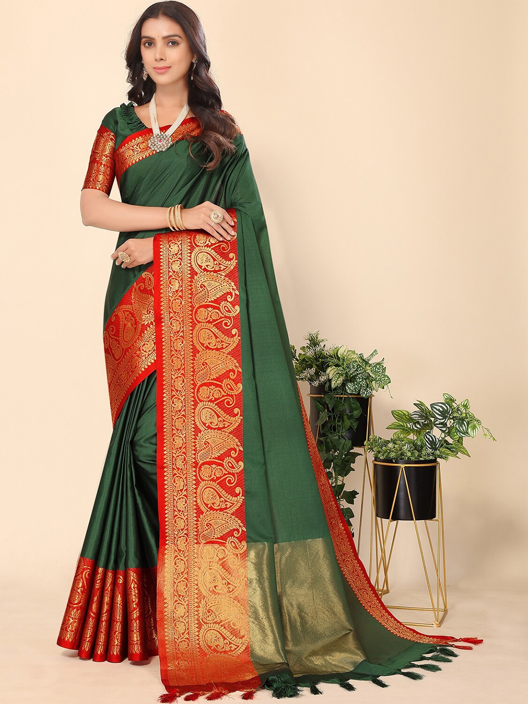 

Leeza Store Ethnic Motifs Woven Design Zari Banarasi Saree, Green