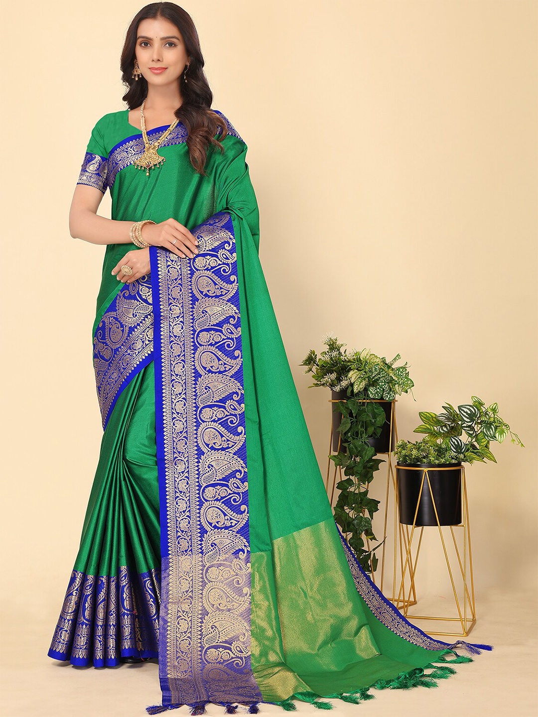 

Leeza Store Ethnic Motifs Woven Design Zari Banarasi Saree, Green