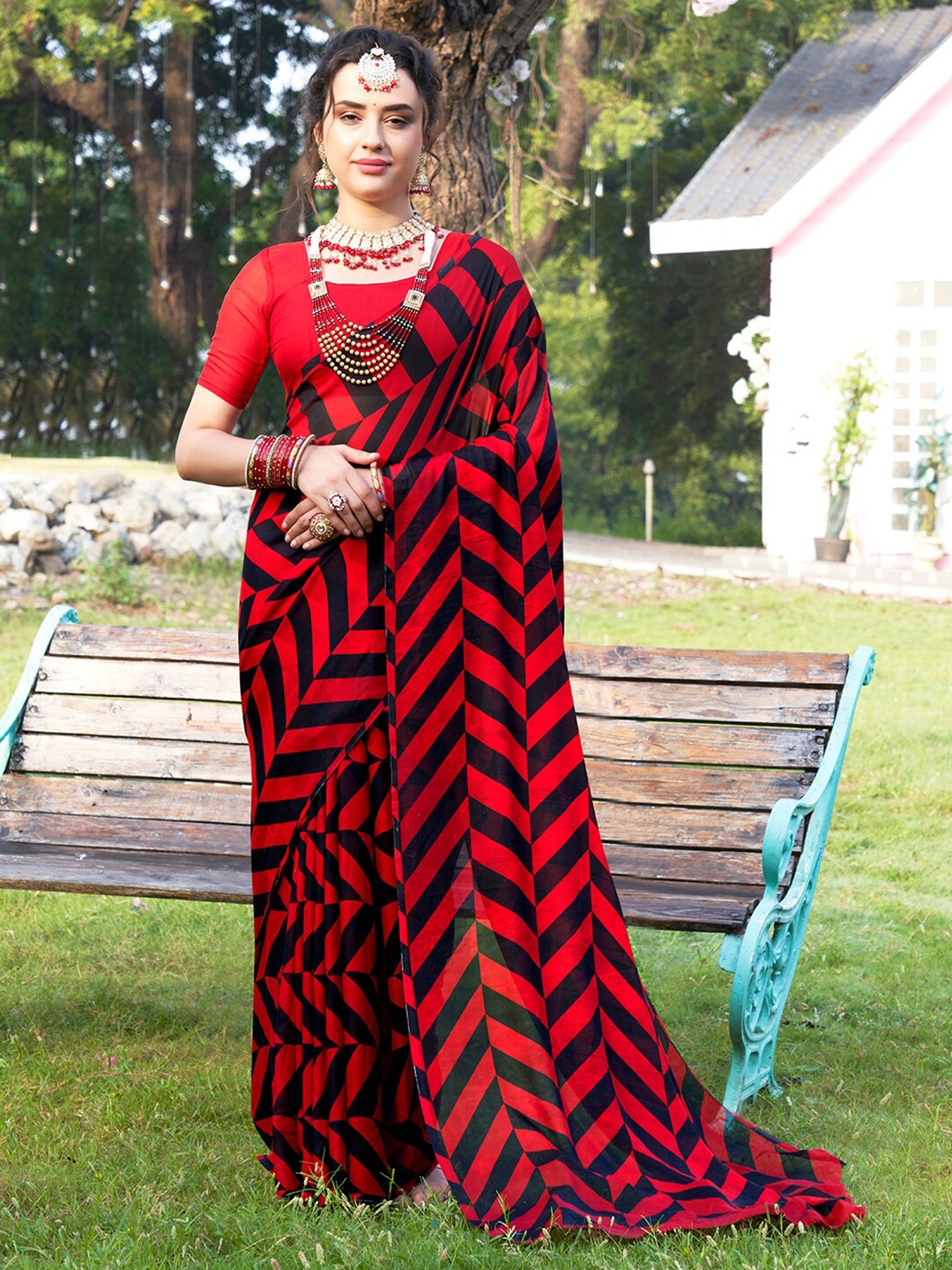 

Anouk Rustic Red & Black Geometric Printed Poly Georgette Saree