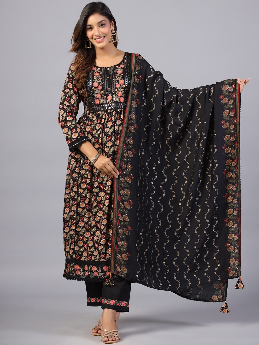 

Amchoor Floral Printed Regular Sequinned Kurta & Trousers With Dupatta, Black