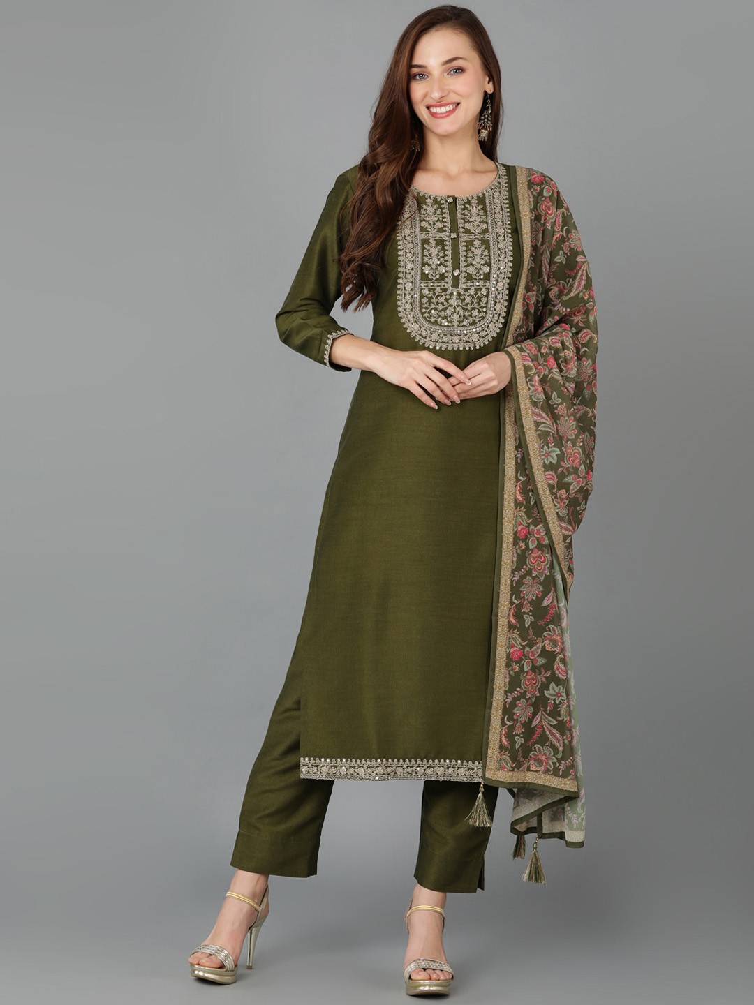 

AHIKA Olive Green Ethnic Motifs Yoke Design Sequinned Straight Kurta Set