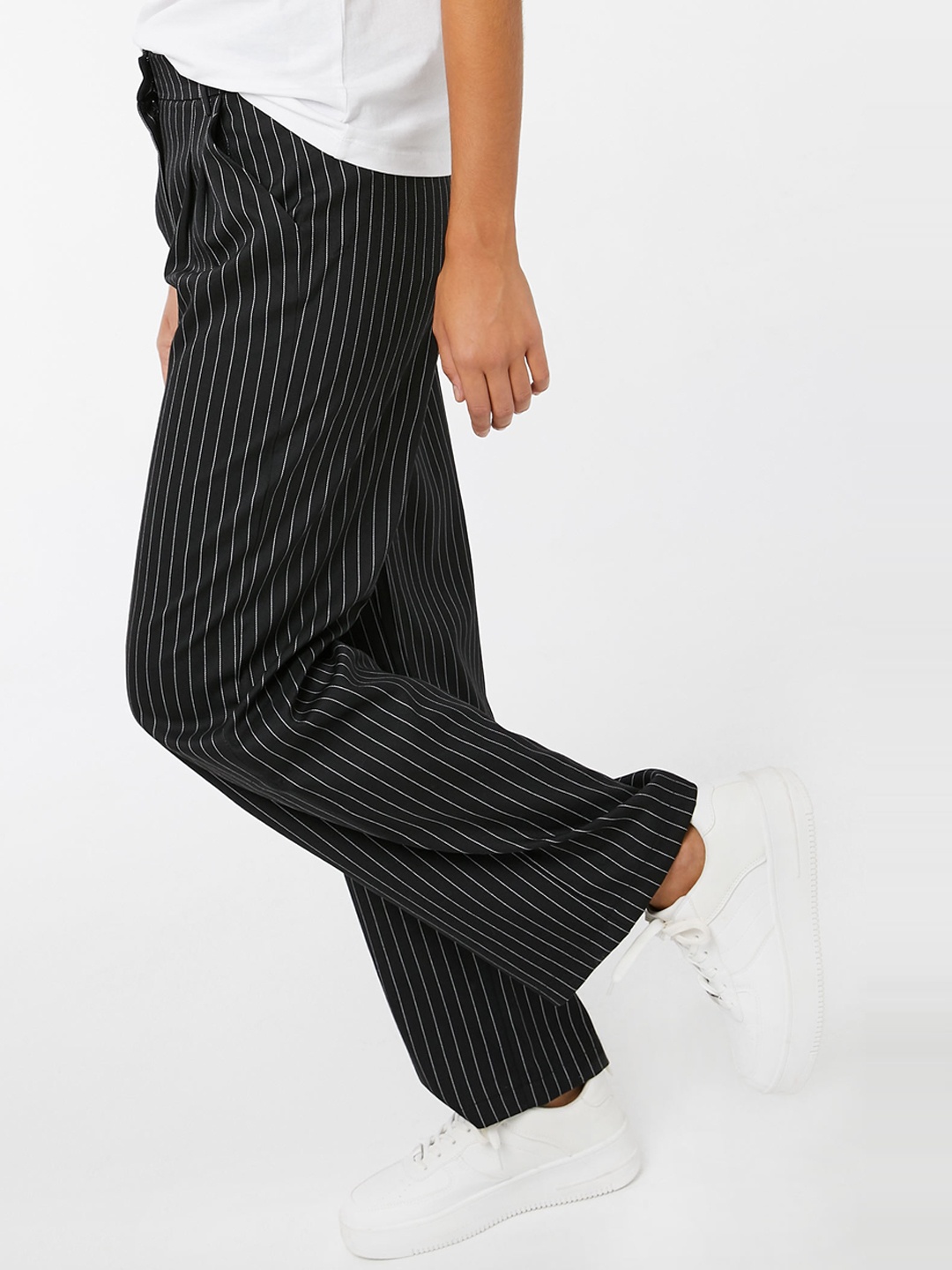 

Ardene Women Striped Pleated Trouser, Black