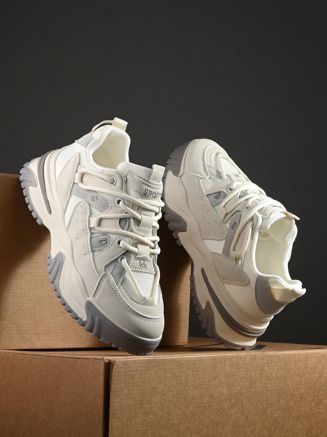 

The Roadster Lifestyle Co. Women Lace-Ups Walking Shoes, White