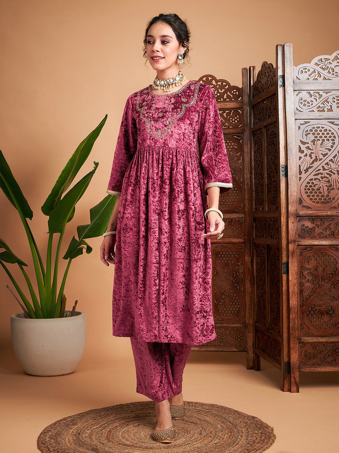 

Shae by SASSAFRAS Embroidered Sequins Gathered Velvet Kurta, Pink