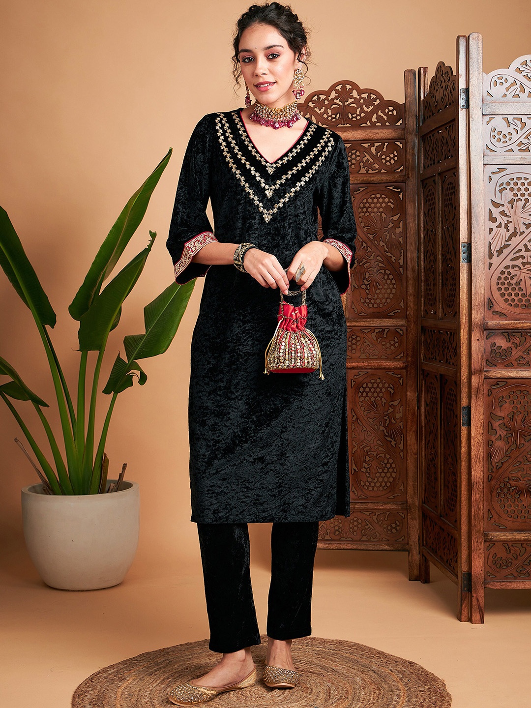 

Shae by SASSAFRAS Embroidered Yoke Design Thread Work Straight Velvet Kurta, Black