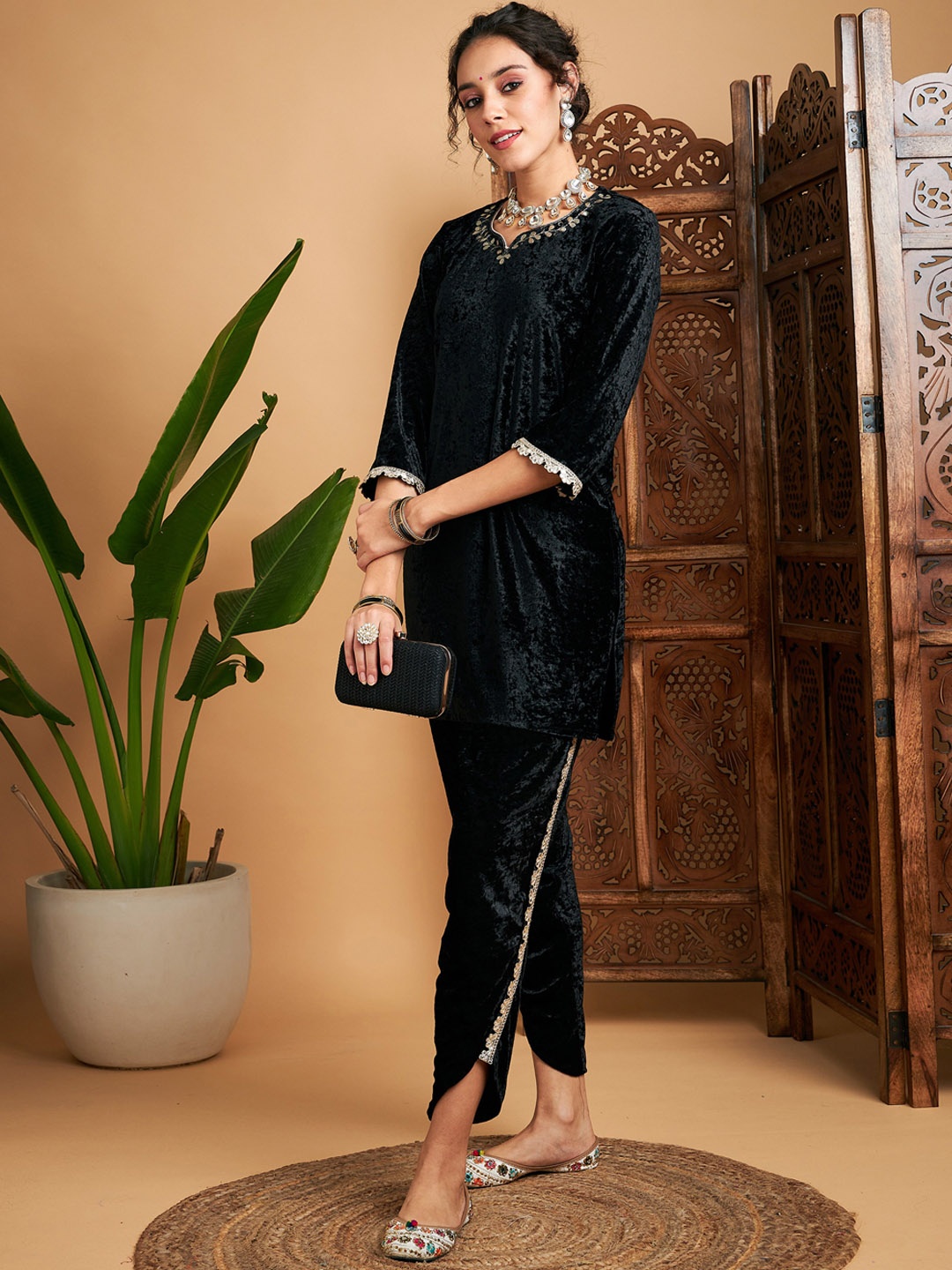 

Shae by SASSAFRAS Embroidered Regular Thread Work Velvet Kurti With Trousers, Black