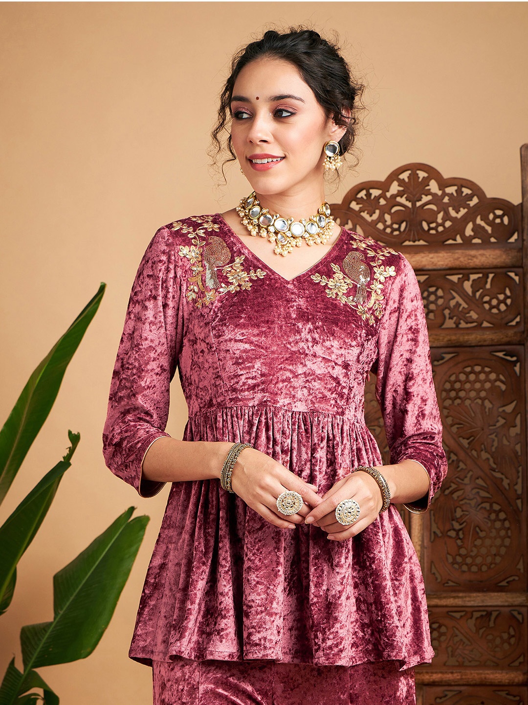 

Shae by SASSAFRAS Pink Ethnic Motifs Embroidered Velvet Peplum Top