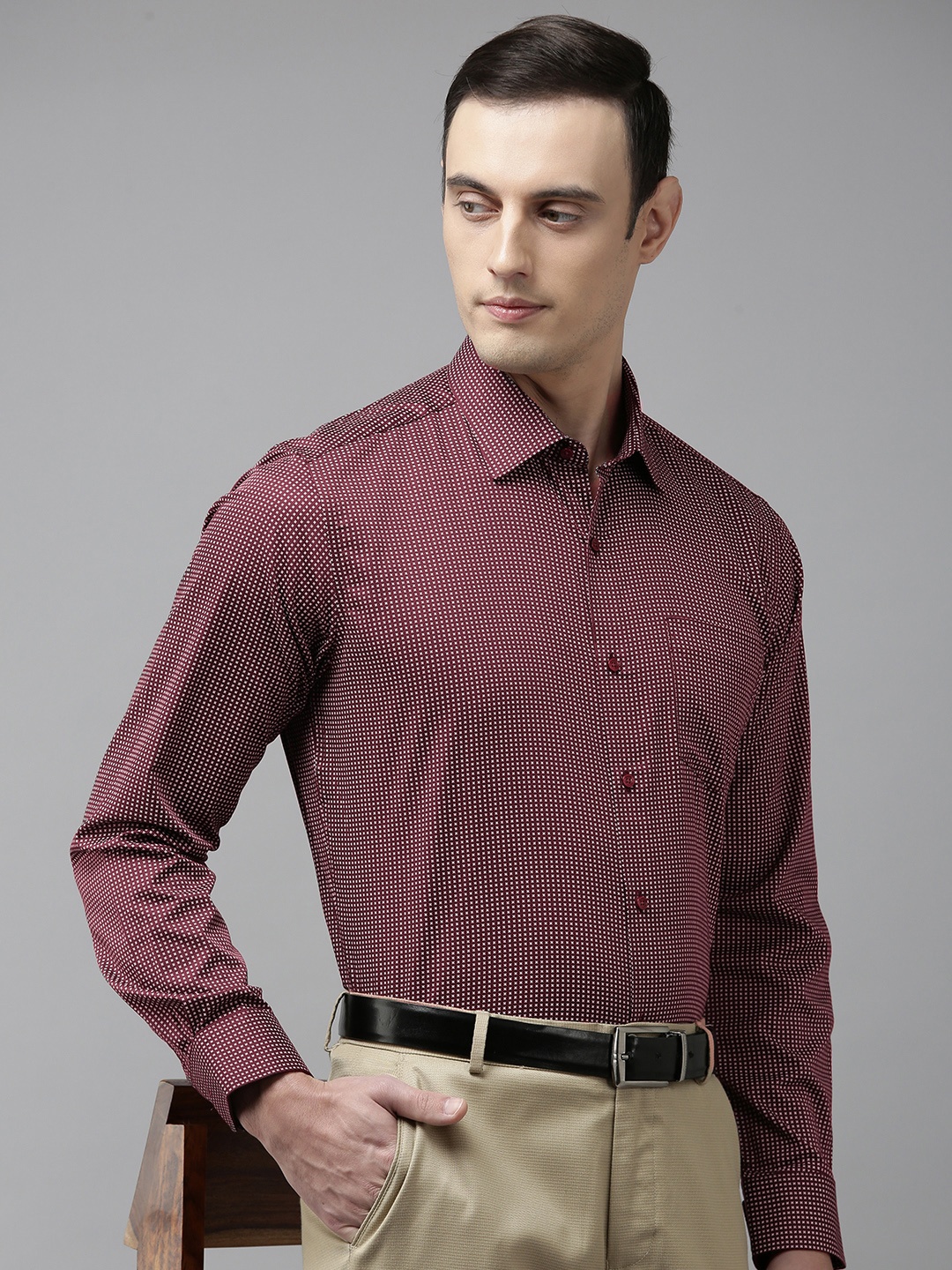 

Van Heusen Men Pure Cotton Custom Printed Formal Shirt, Maroon