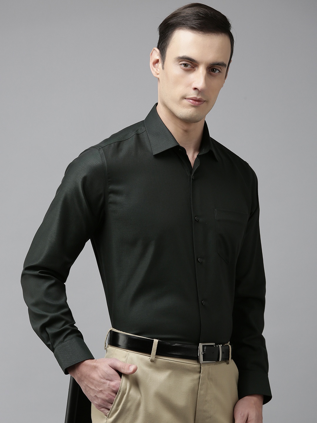 

Van Heusen Men Pure Cotton Custom Formal Shirt, Green