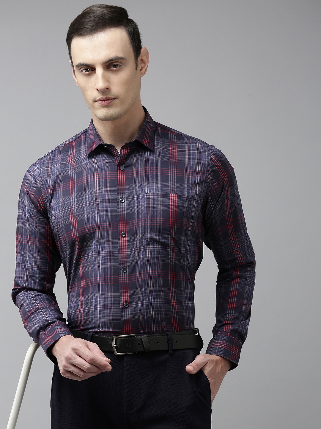 

Van Heusen Men Slim Fit Tartan Checks Pure Cotton Checked Formal Shirt, Navy blue