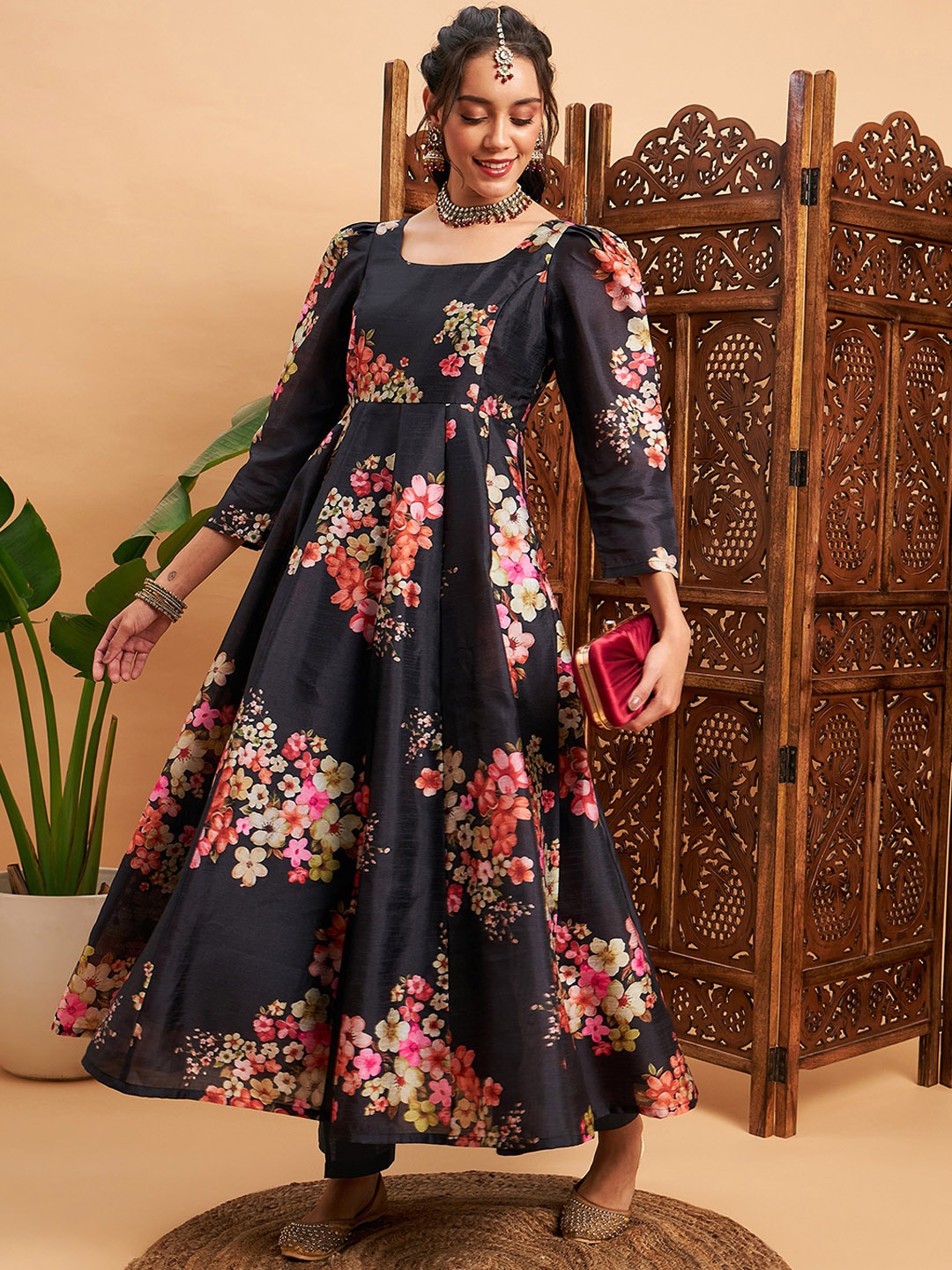 

Shae by SASSAFRAS Black & Pink Floral Printed Panelled Anarkali Kurta