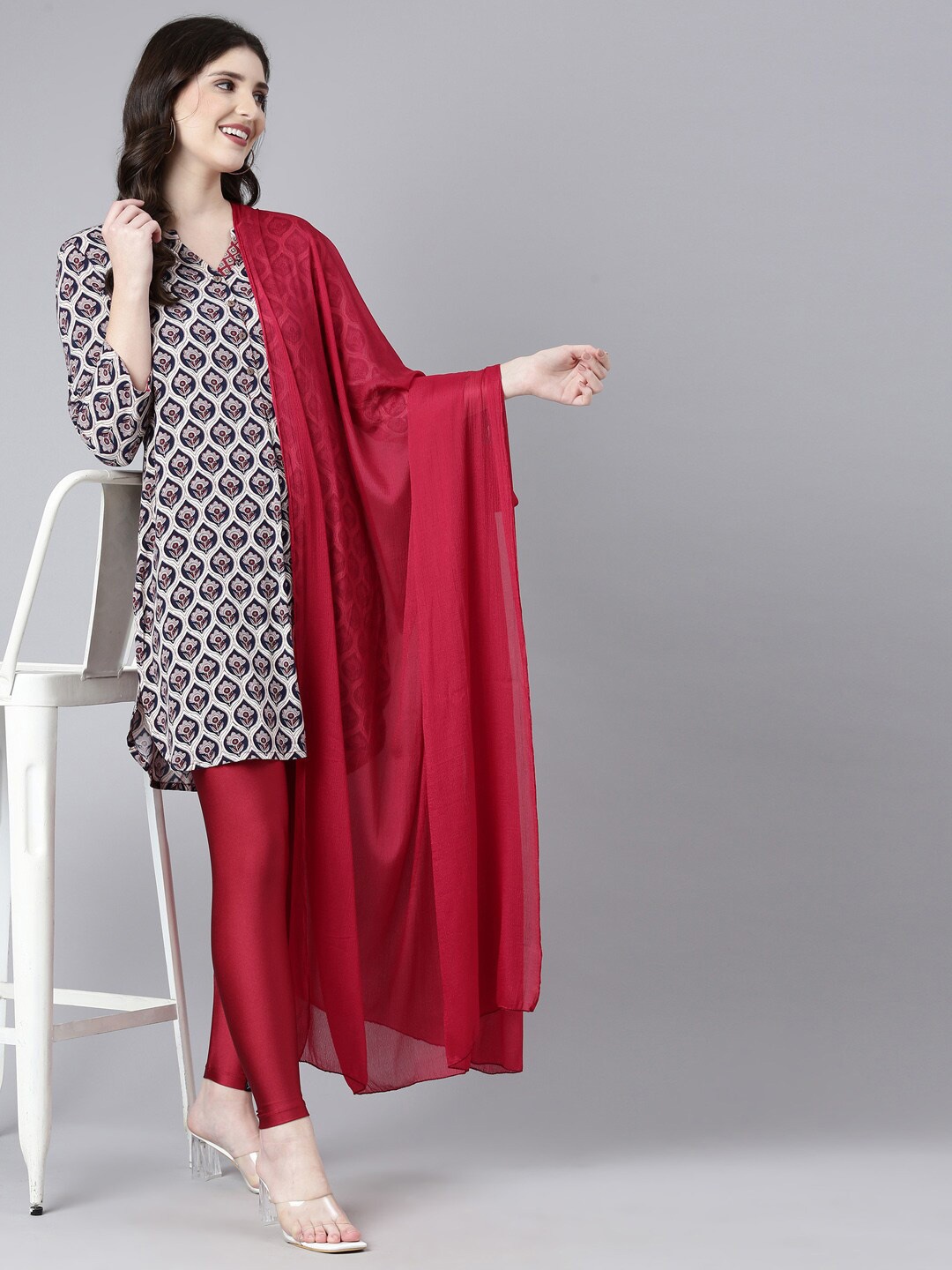 

TWIN BIRDS Solid Lightweight Shimmer Dupatta, Red