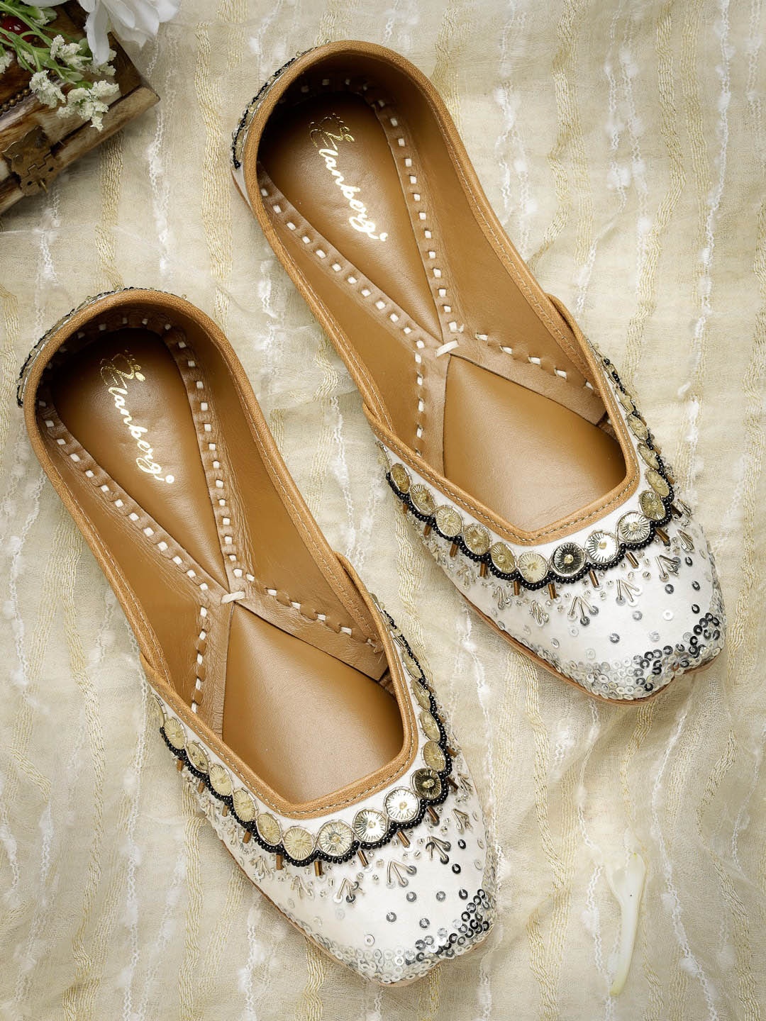 

ELANBERG Ethnic Embellished Square Toe Mojaris, White