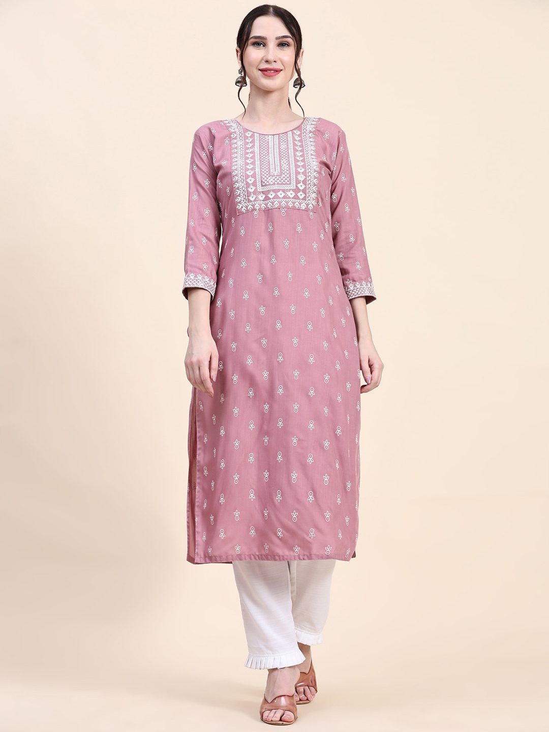 

Murta Trends Ethnic Motifs Printed Thread Work Straight Kurta with Trousers, Pink