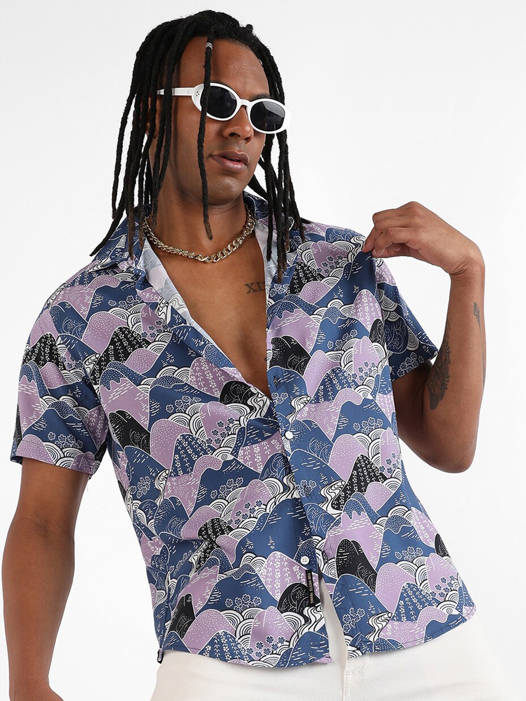 

Campus Sutra Lavender Graphic Printed Classic Regular Fit Opaque Casual Shirt