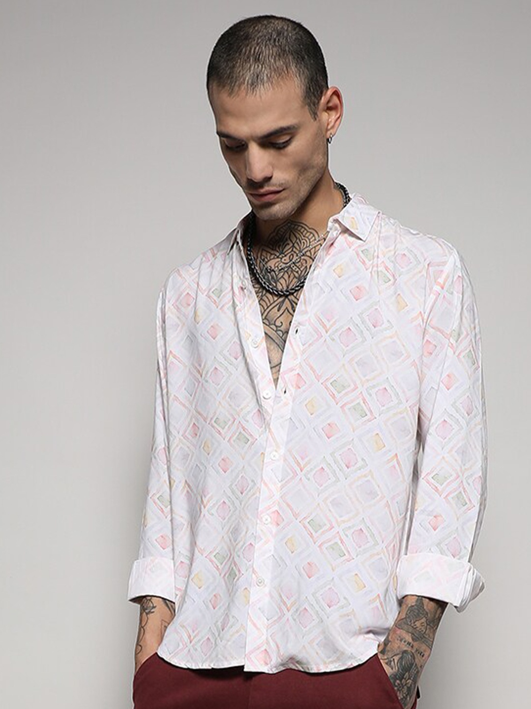 

Campus Sutra Classic Geometric Printed Cotton Casual Shirt, Off white