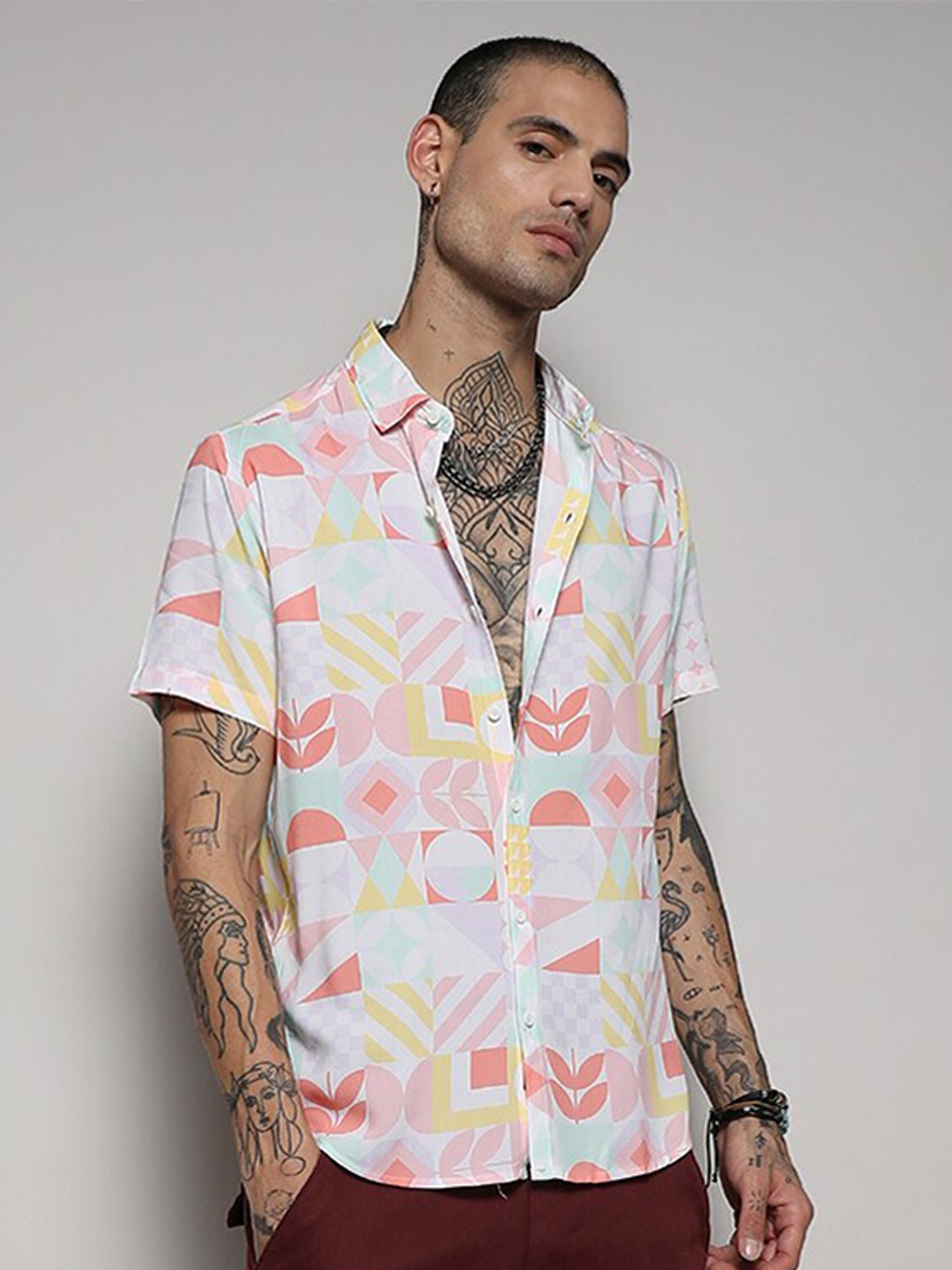 

Campus Sutra Classic Geometric Printed Opaque Casual Shirt, Peach