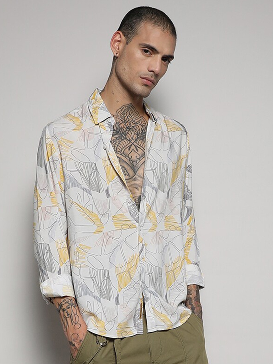 

Campus Sutra Grey Classic Geometric Printed Spread Collar Casual Shirt