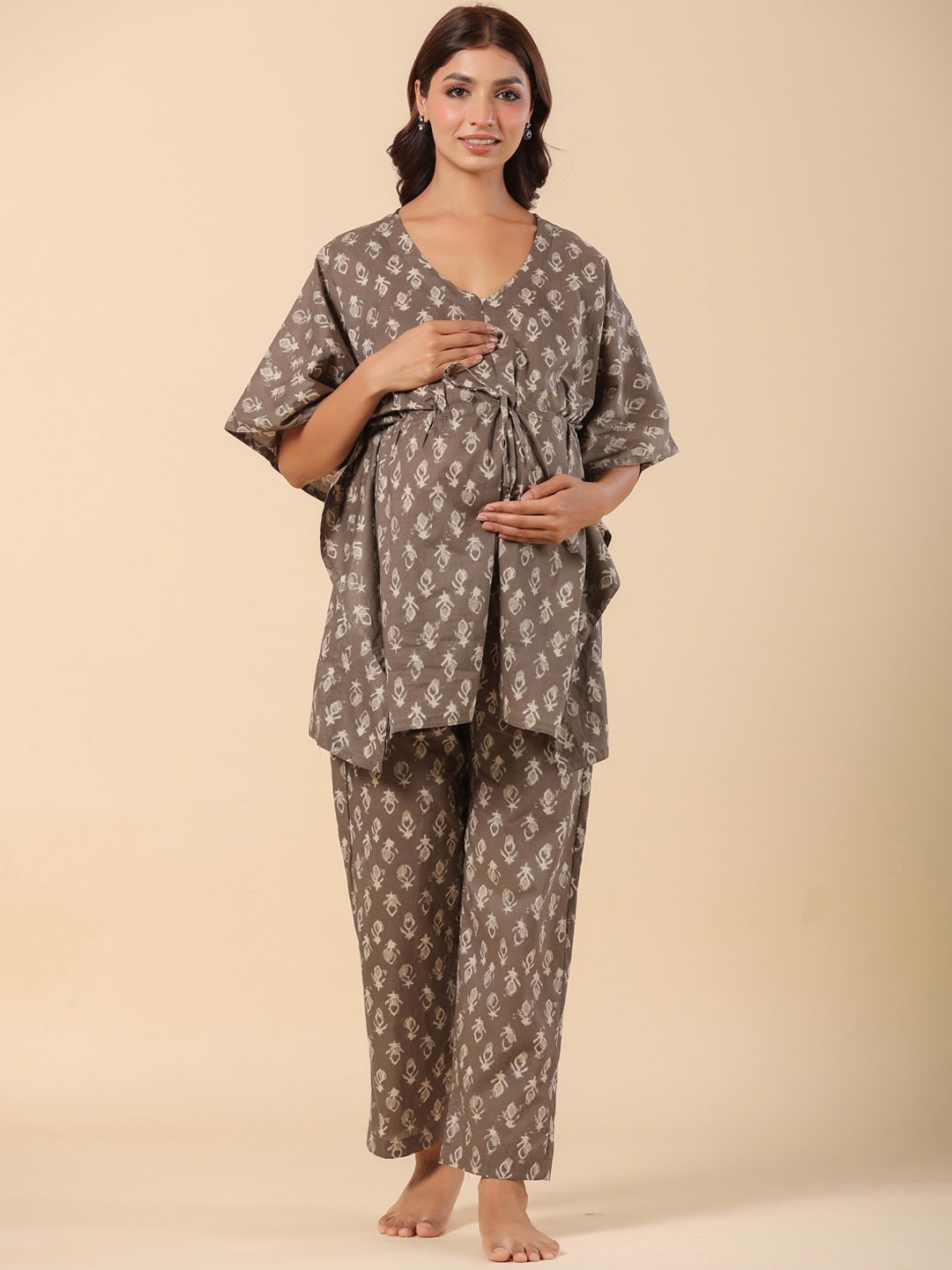 

Ikk Kudi by Seerat Floral Printed V-Neck Pure Cotton Maternity Night suit, Grey