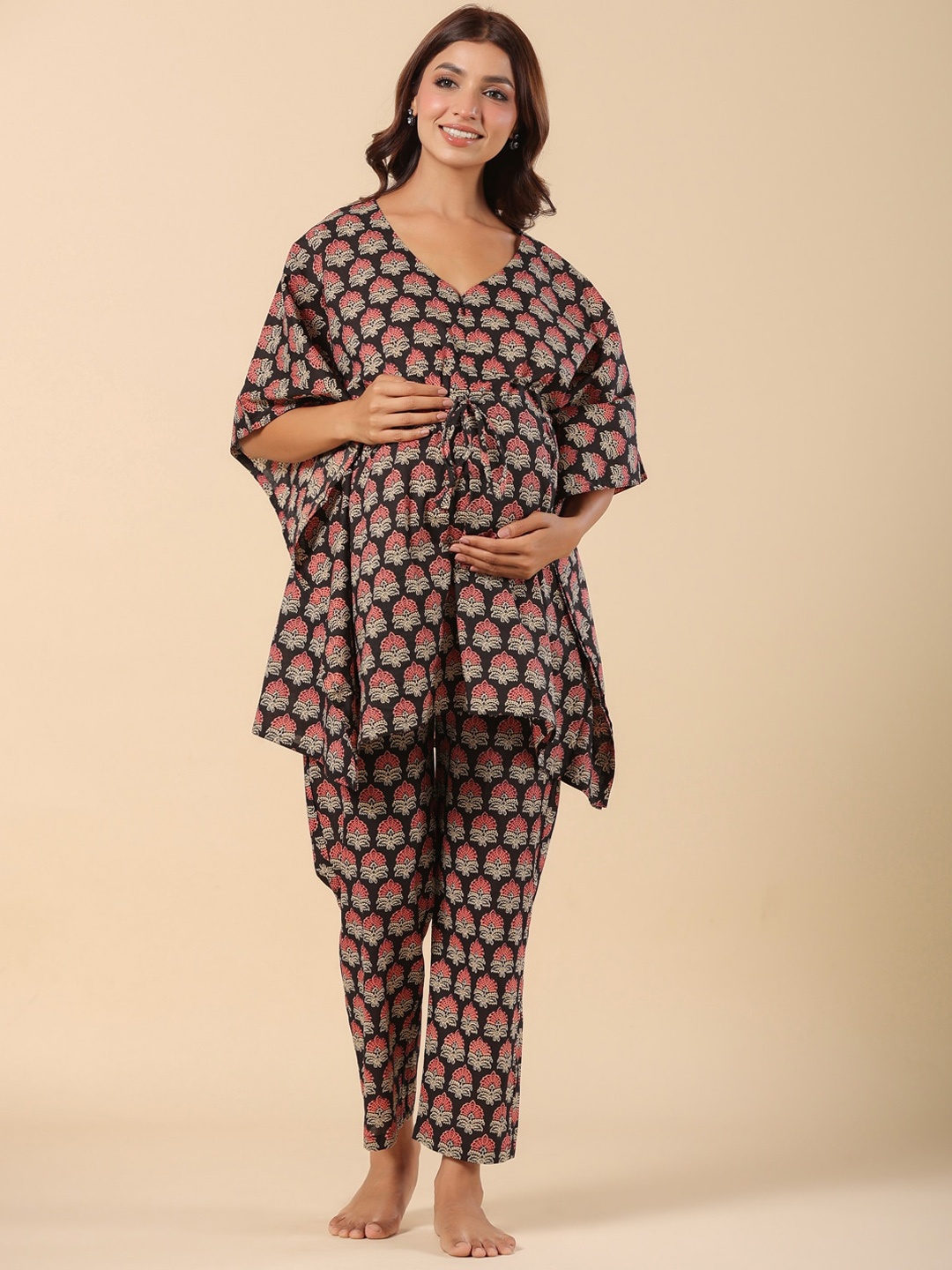 

Ikk Kudi by Seerat Floral Printed V-Neck Pure Cotton Maternity Night suit, Black