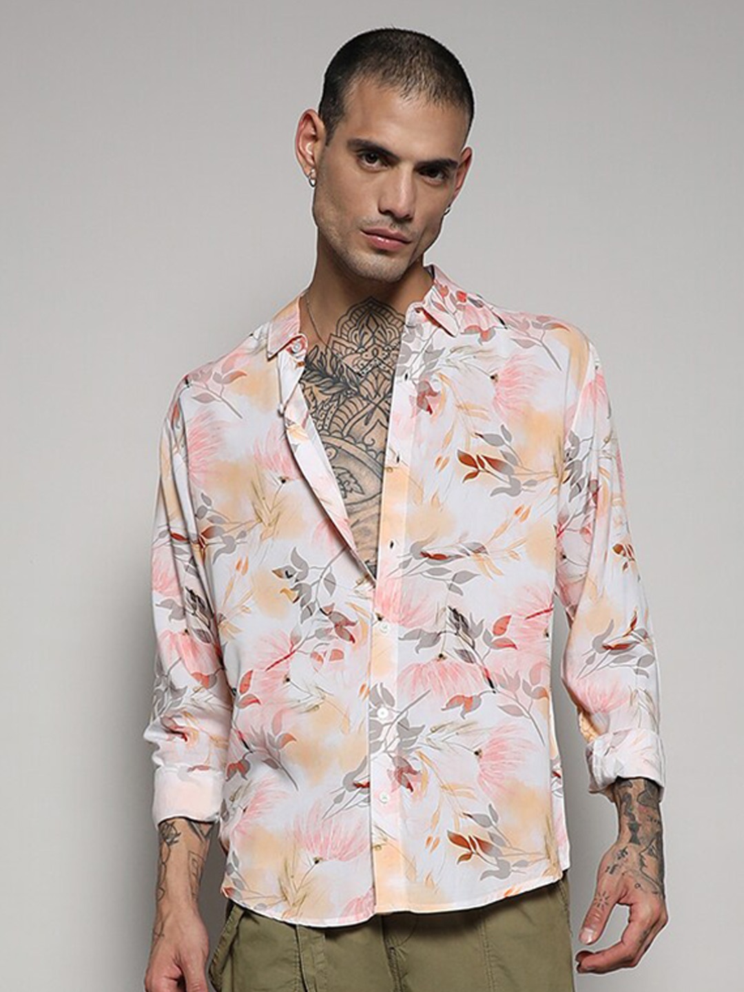 

Campus Sutra Classic Floral Printed Spread Collar Casual Shirt, Peach