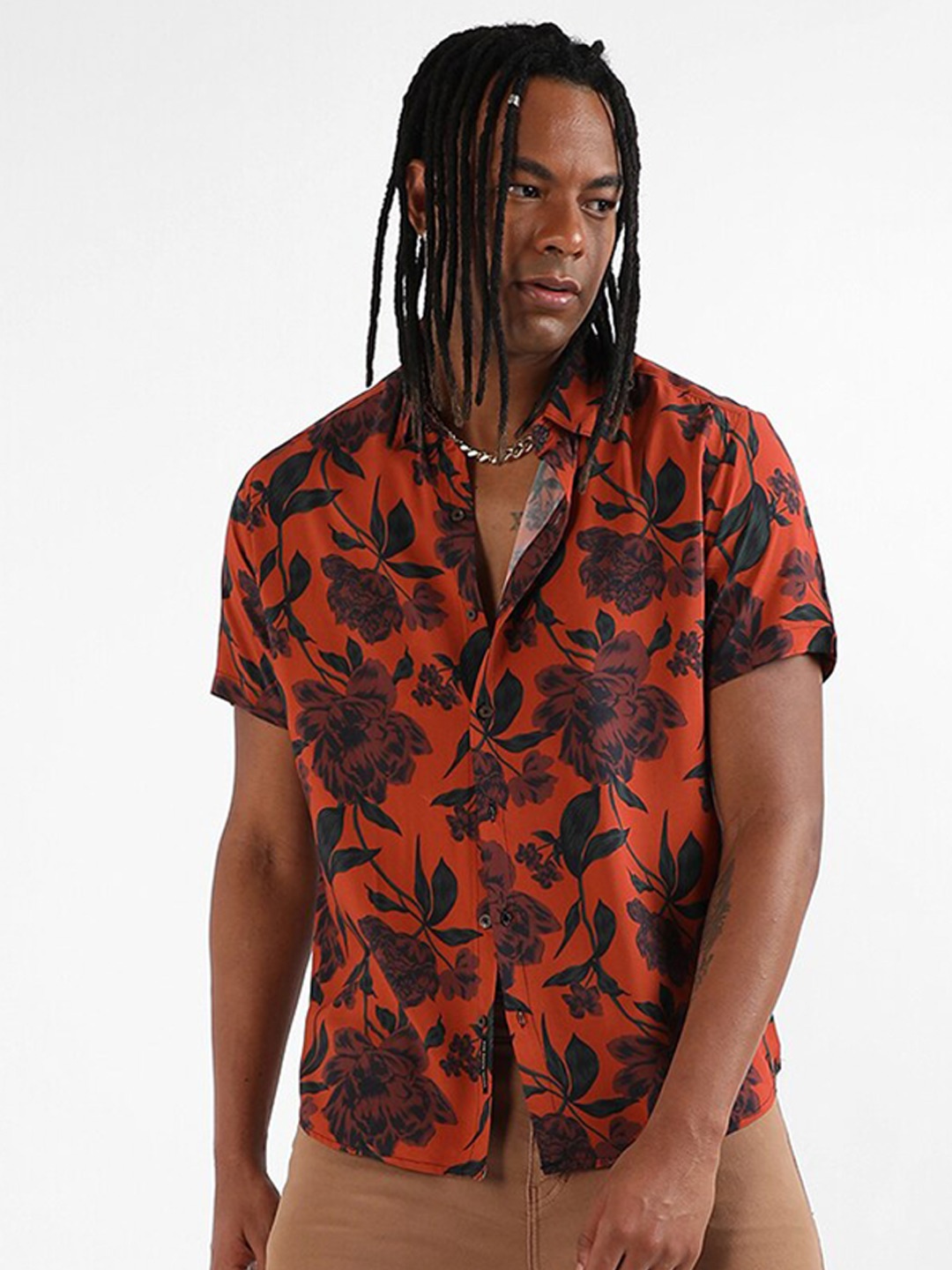 

Campus Sutra Classic Floral Printed Spread Collar Casual Shirt, Orange