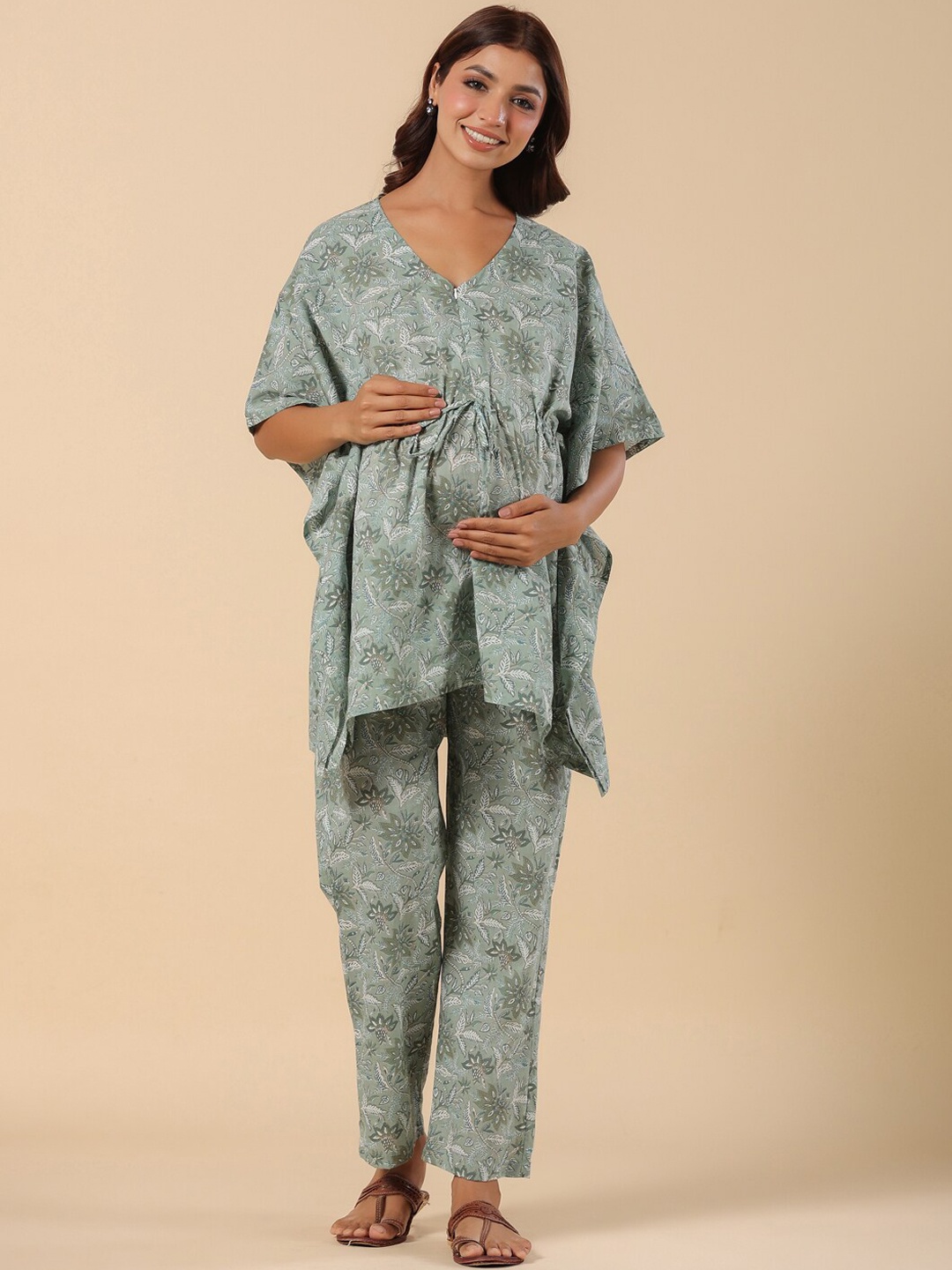 

Ikk Kudi by Seerat Floral Printed Pure Cotton Maternity Kaftan Kurti With Trousers, Green