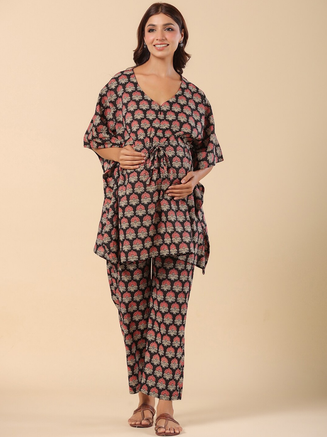 

Ikk Kudi by Seerat Ethnic Motifs Printed Maternity Kaftan Pure Cotton Kurti With Trousers, Black