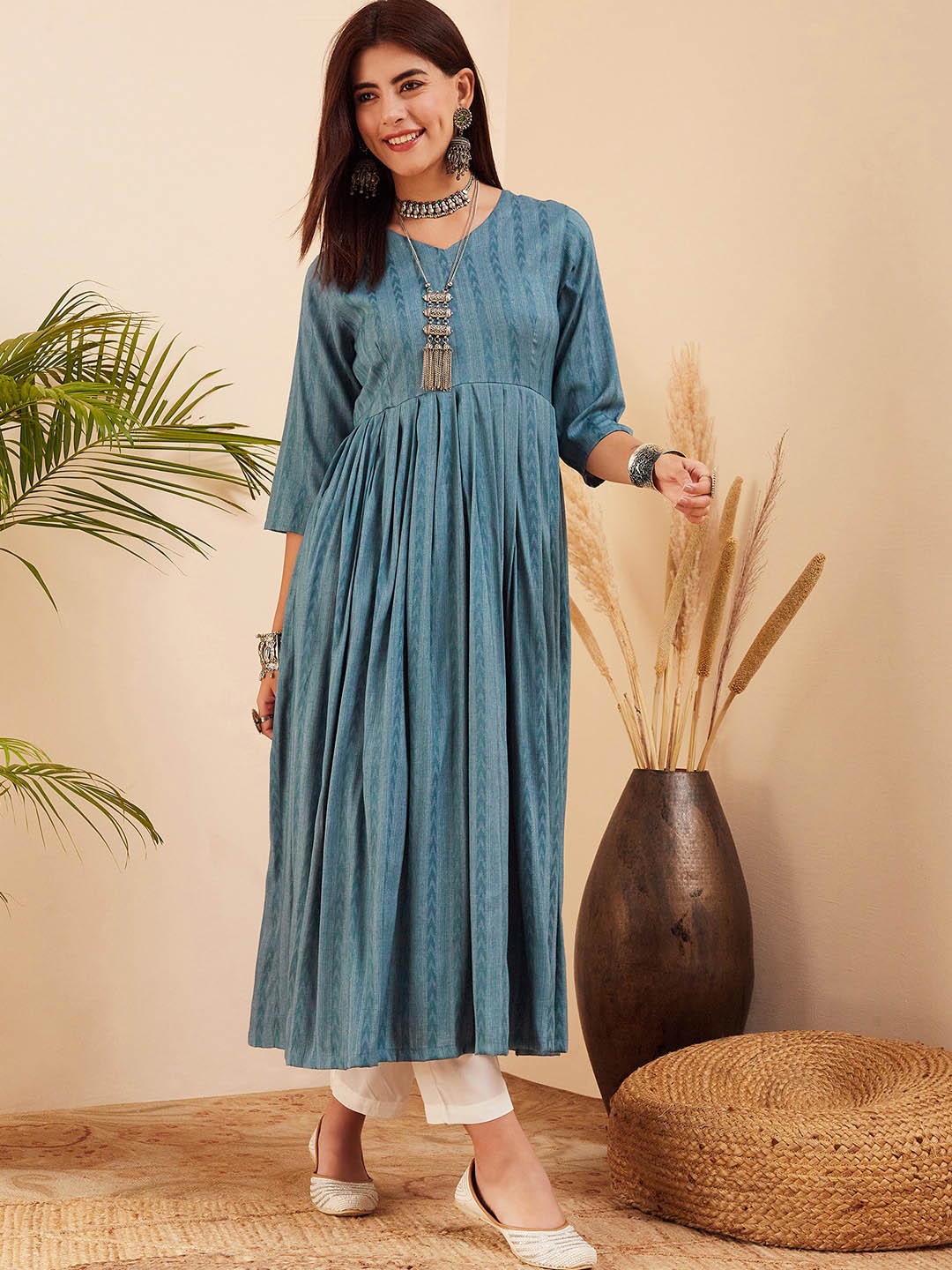 

Sangria Geometric Woven Design V-Neck Kurta, Teal