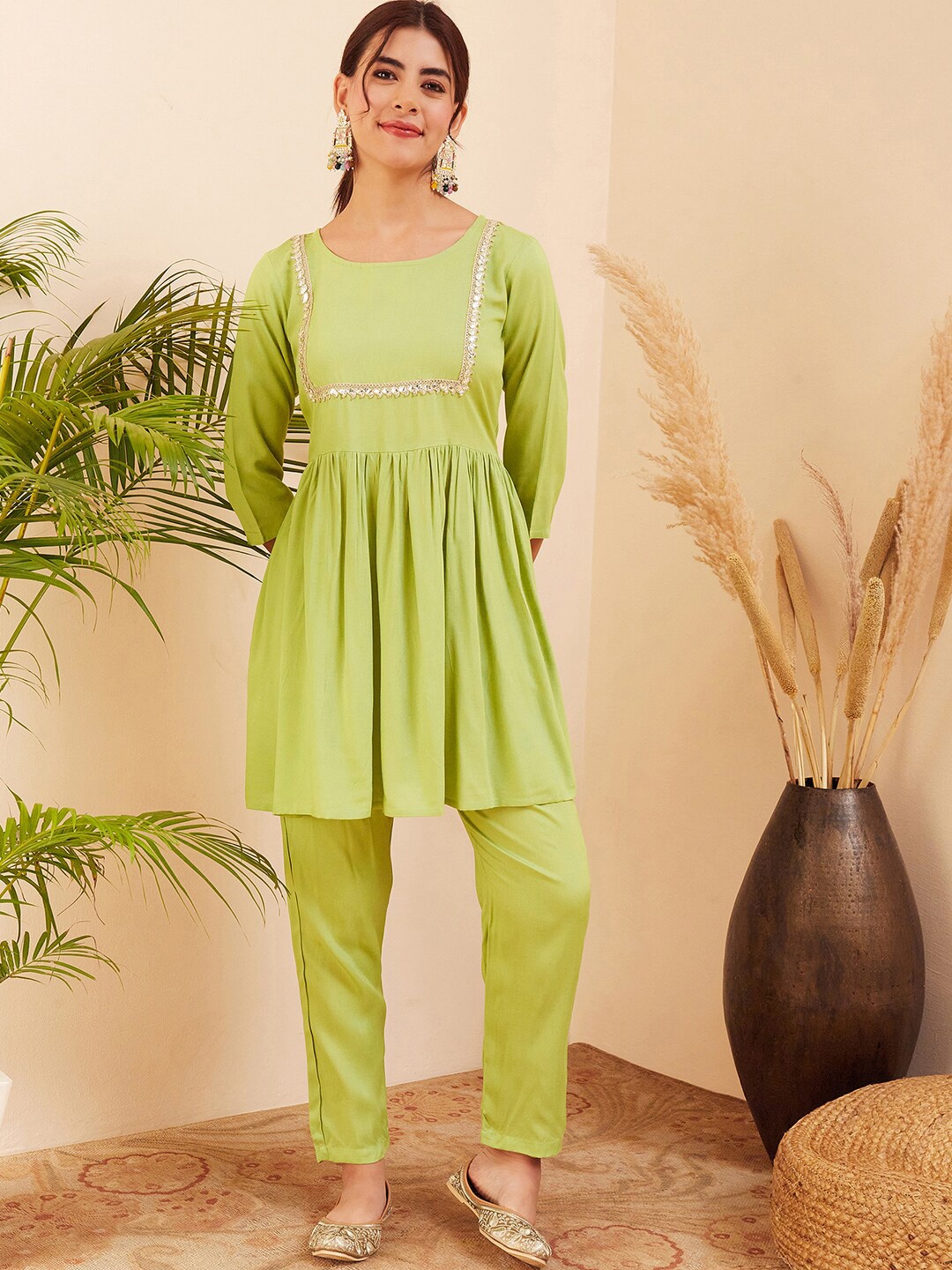 

InWeave Yoke Design Gotta Patti Pleated Kurta with Trousers, Green
