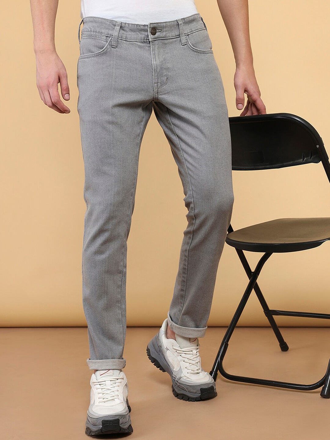 

Wrangler Men Skanders Slim Fit Clean Look Low-Rise Cotton Stretchable Jeans, Grey