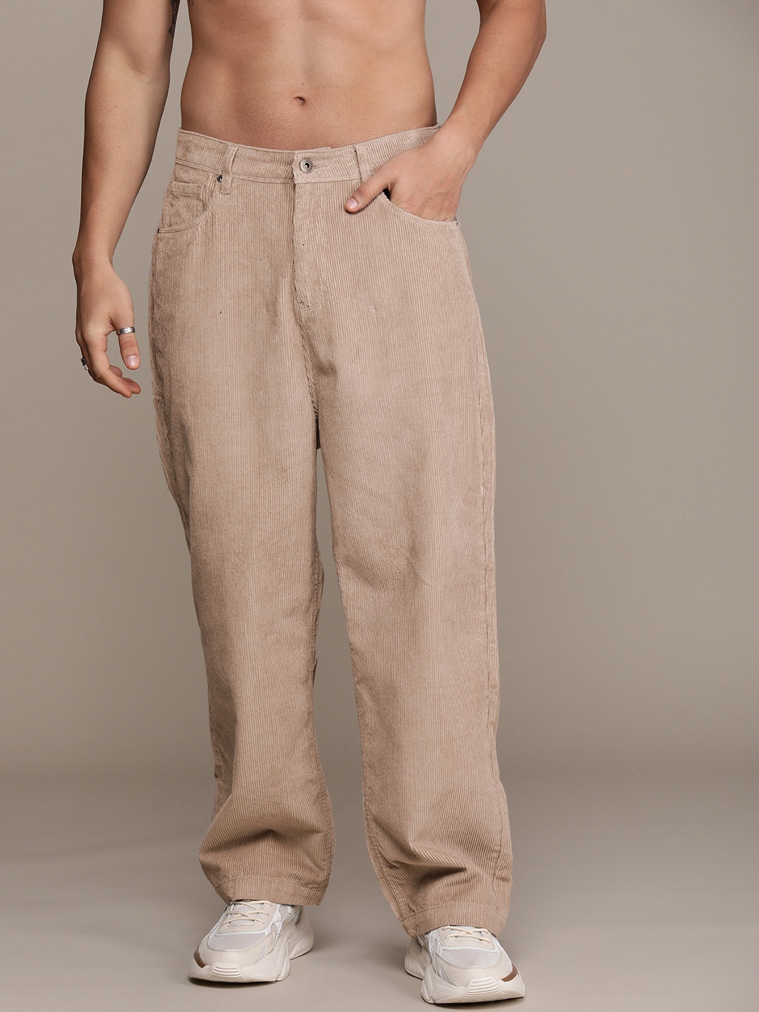 

Roadster Men High-Rise Pure Cotton Trousers, Beige