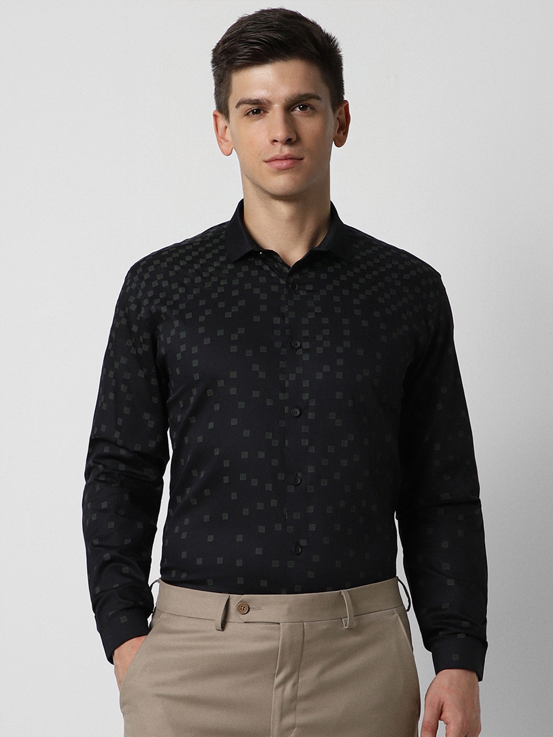 

V Dot Spread Collar Slim Fit Geometric Printed Party Shirt, Black