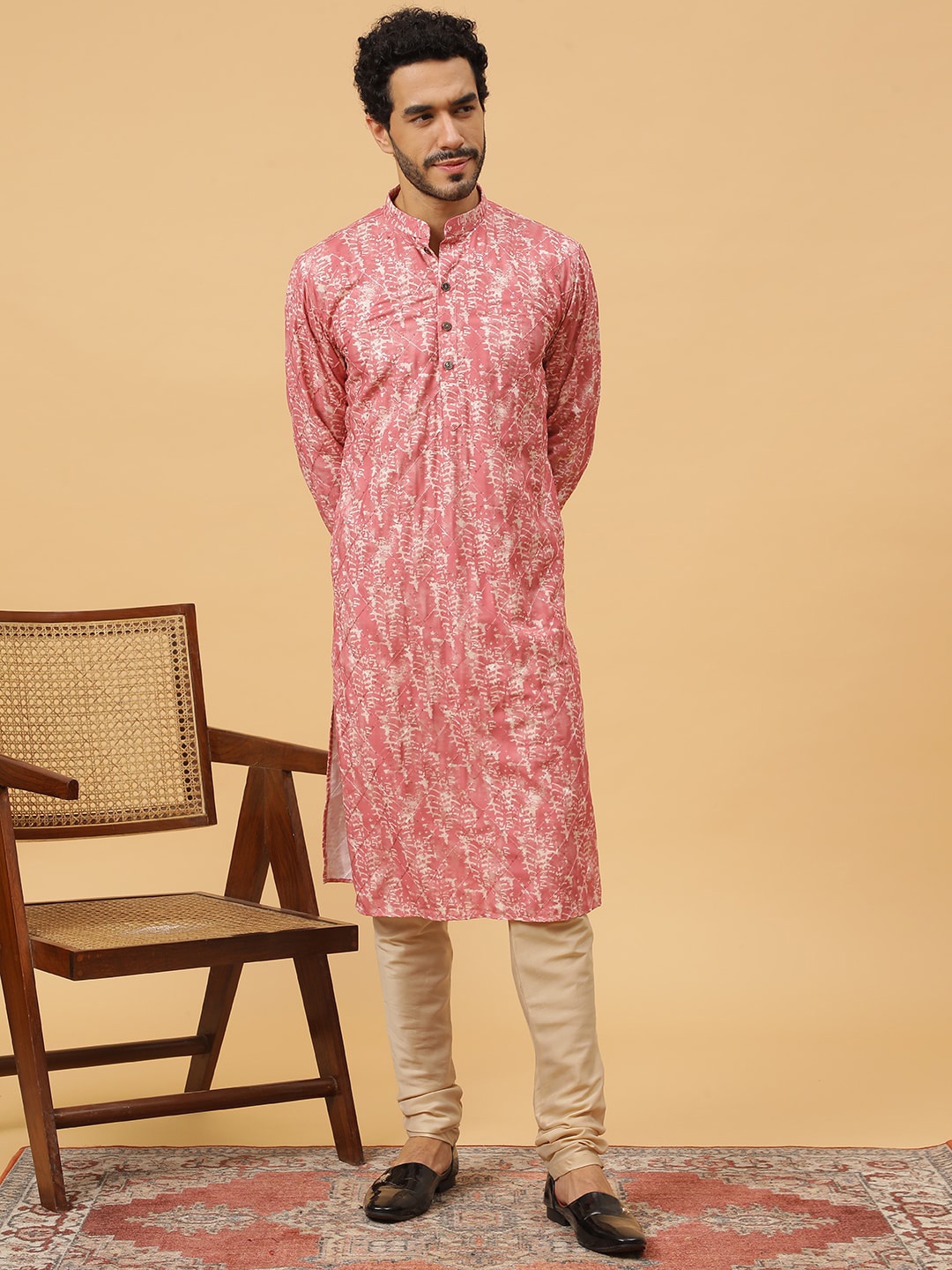 

TABARD Abstract Printed Regular Thread Work Pure Cotton Kurta With Churidar, Pink