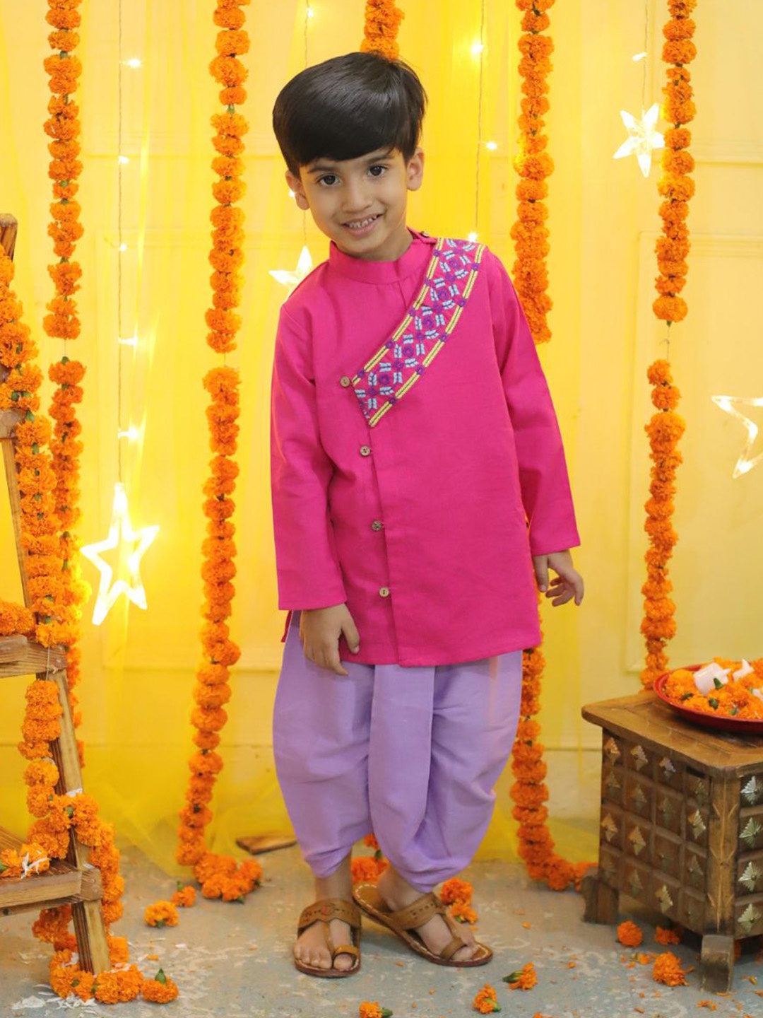 

BownBee Boys Floral Yoke Design Pure Cotton Kurta With Dhoti Pants, Pink