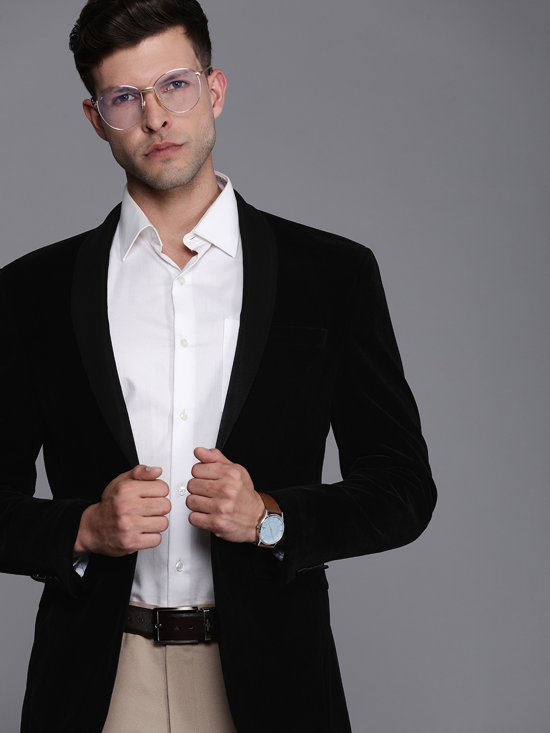 

Louis Philippe Slim Fit Velvet Finish Single-Breasted Formal Blazer, Black