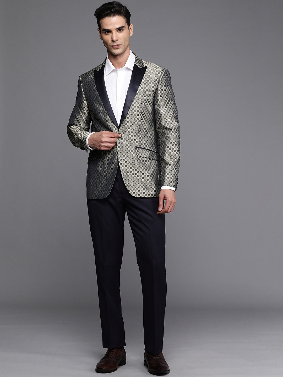 

Louis Philippe Slim Fit Self Design Single Breasted 2 Piece Formal Suits, Navy blue