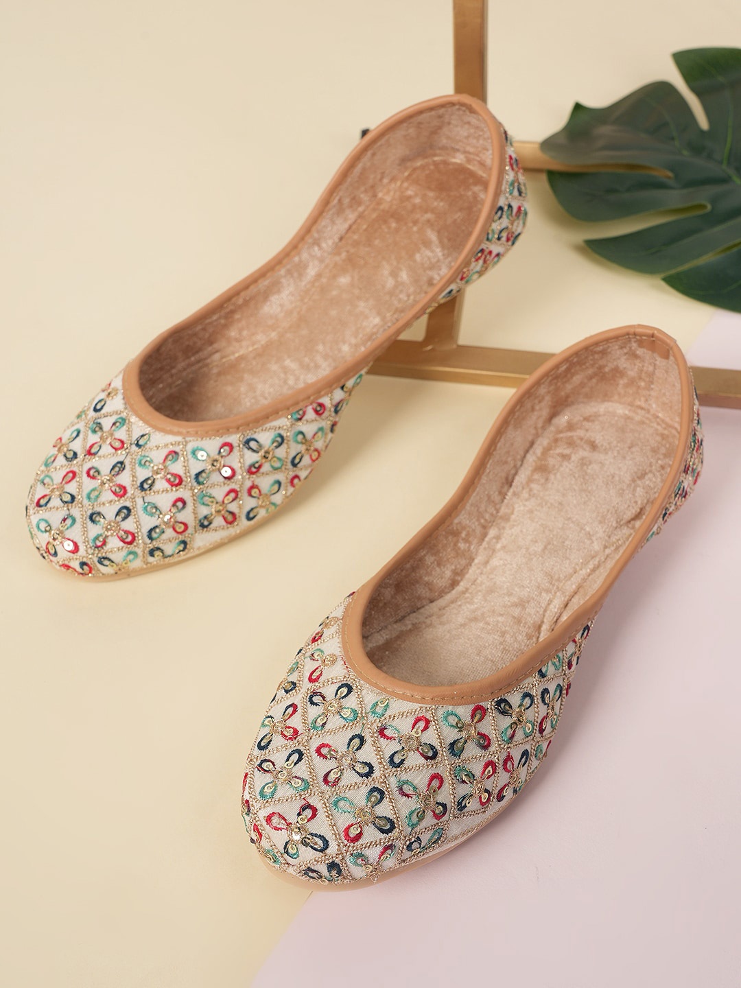 

Style Shoes Ethnic Embellished Mojaris, Gold