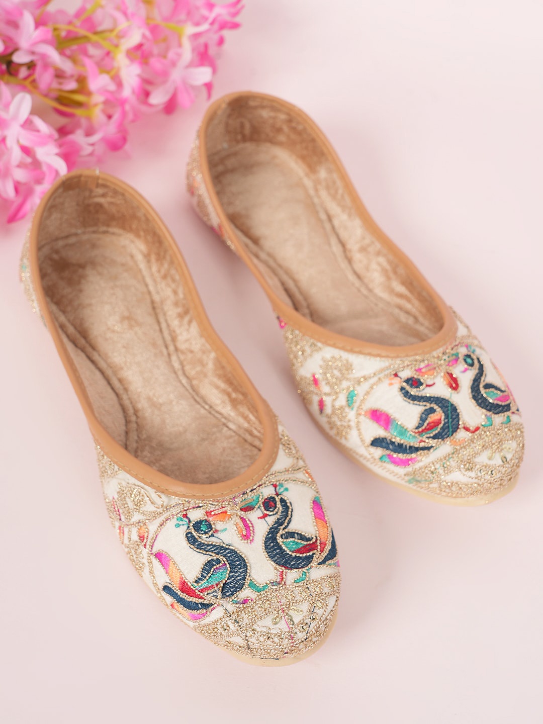 

Style Shoes Ethnic Embellished Round Toe Mojaris, Gold