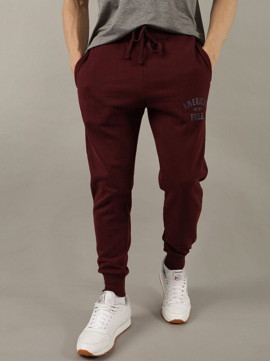 

AMERICAN EAGLE OUTFITTERS Men Slim Fit Mid-Rise Joggers, Burgundy