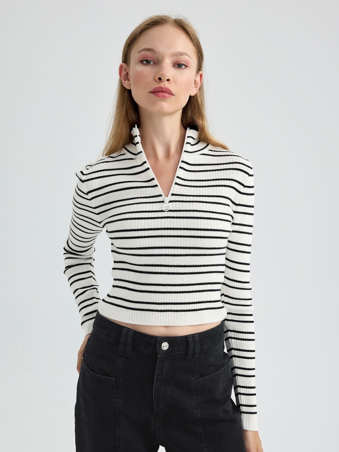 

DeFacto Striped Mock Collar Crop Pullover Sweater, White