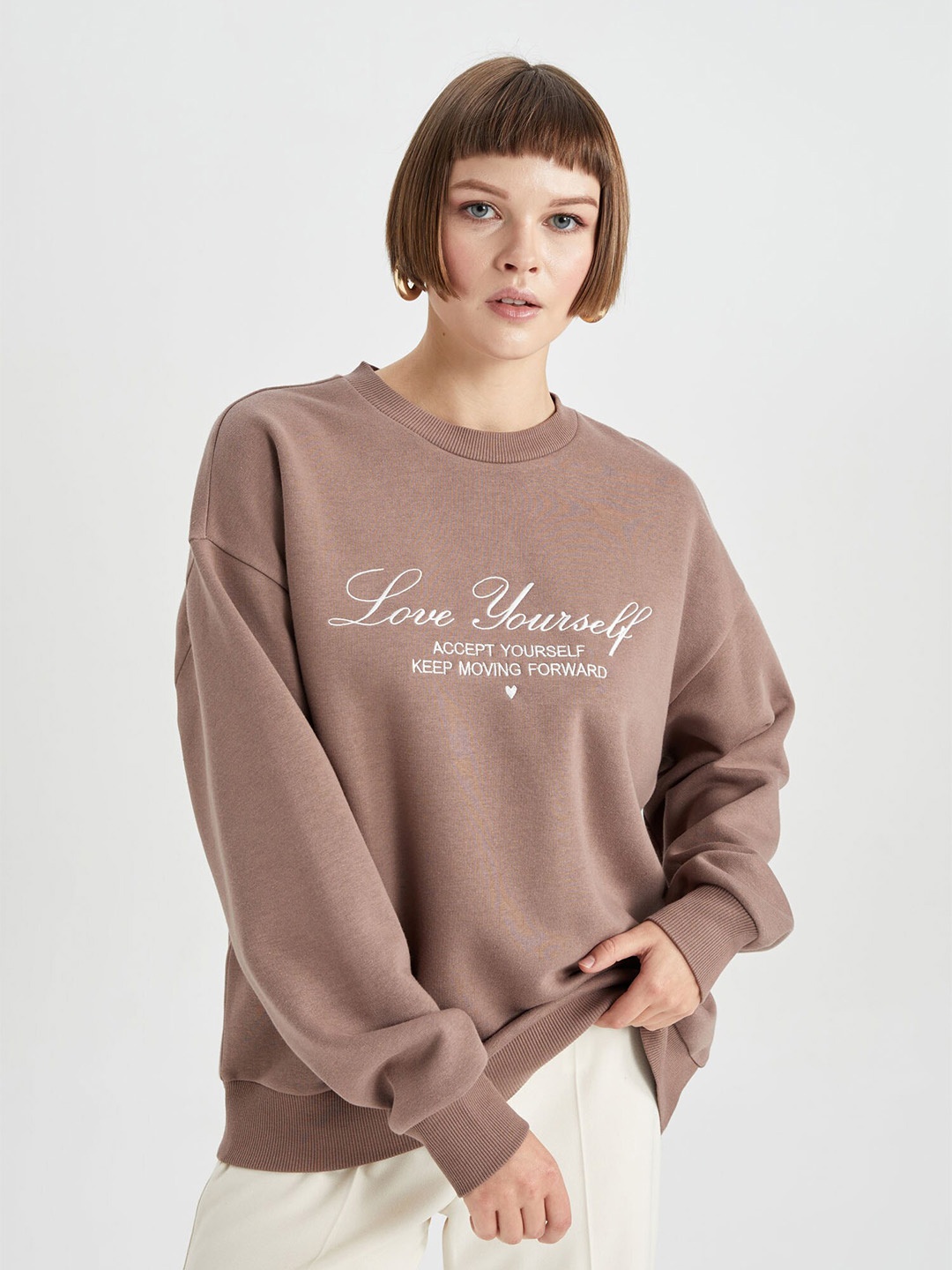 

DeFacto Typography Embroidered Oversized Longline Round Neck Pullover Sweatshirt, Brown