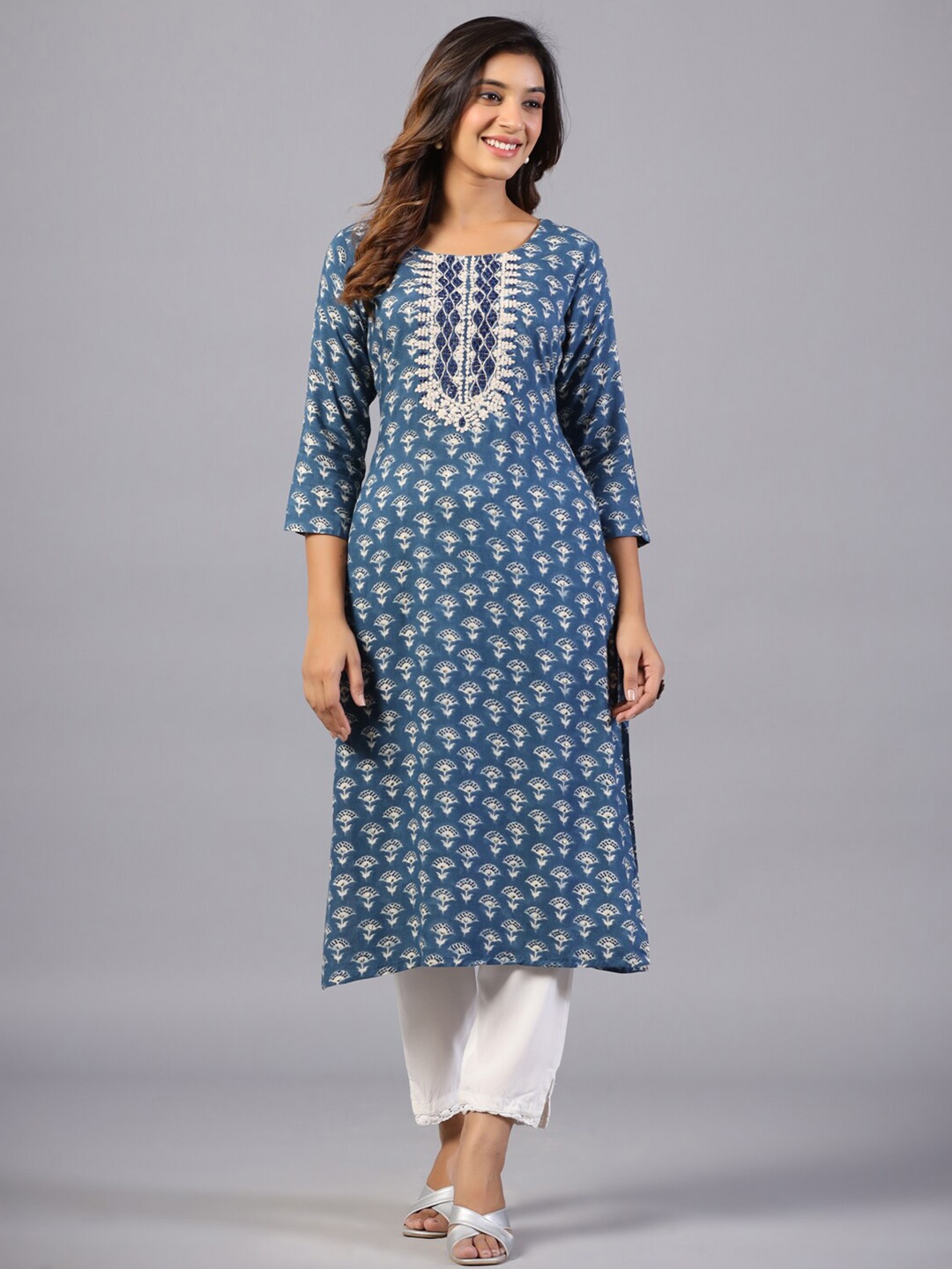 

Amchoor Ethnic Motifs Printed Straight Kurta, Blue