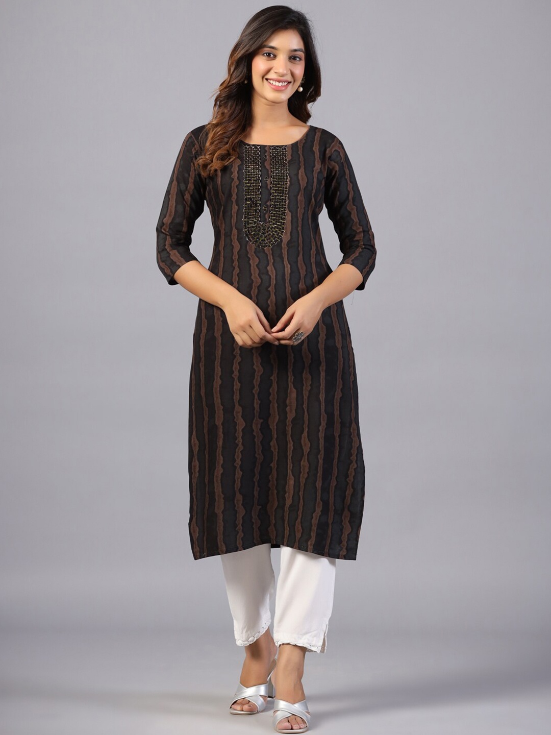 

Amchoor Absatrct Printed Mirror Work Kurta, Black