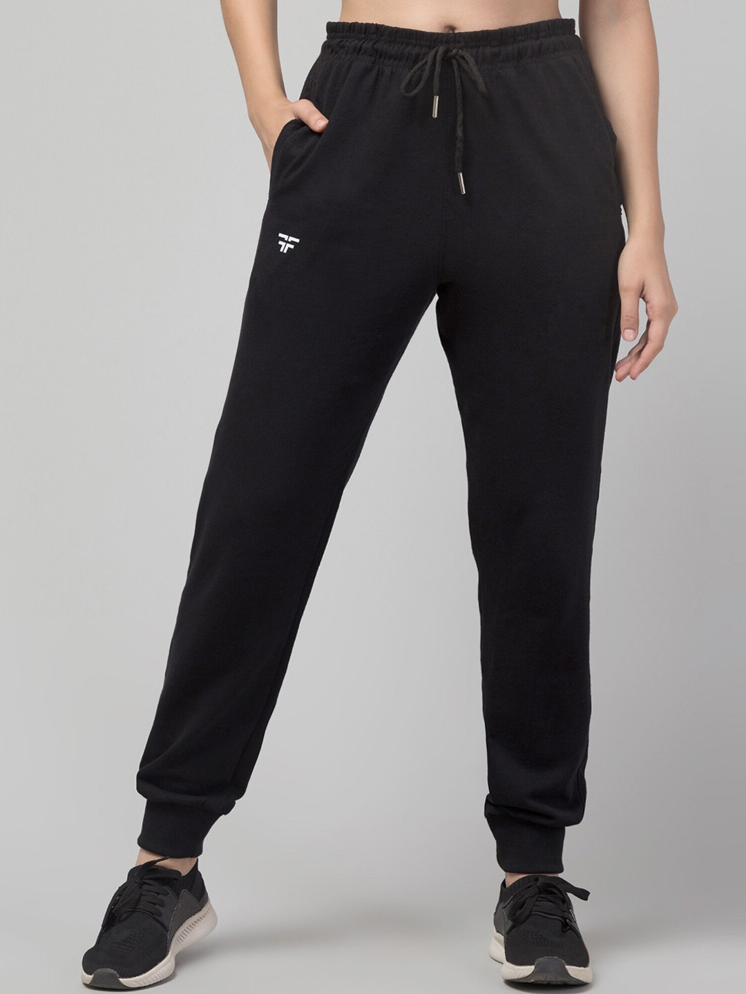 FFLIRTYGO Women Slim-Fit Mid-Rise Cotton Joggers, Black