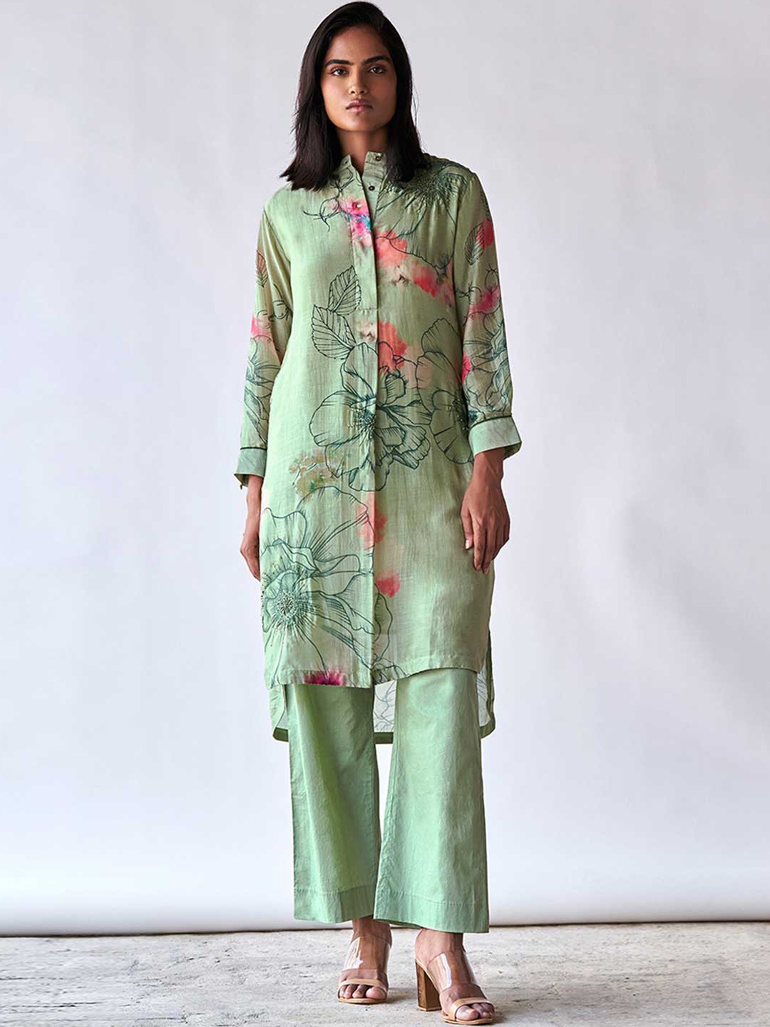 

Ganga Floral Printed Mandarin Collar Regular Raw Silk Kurta With Palazzos, Green