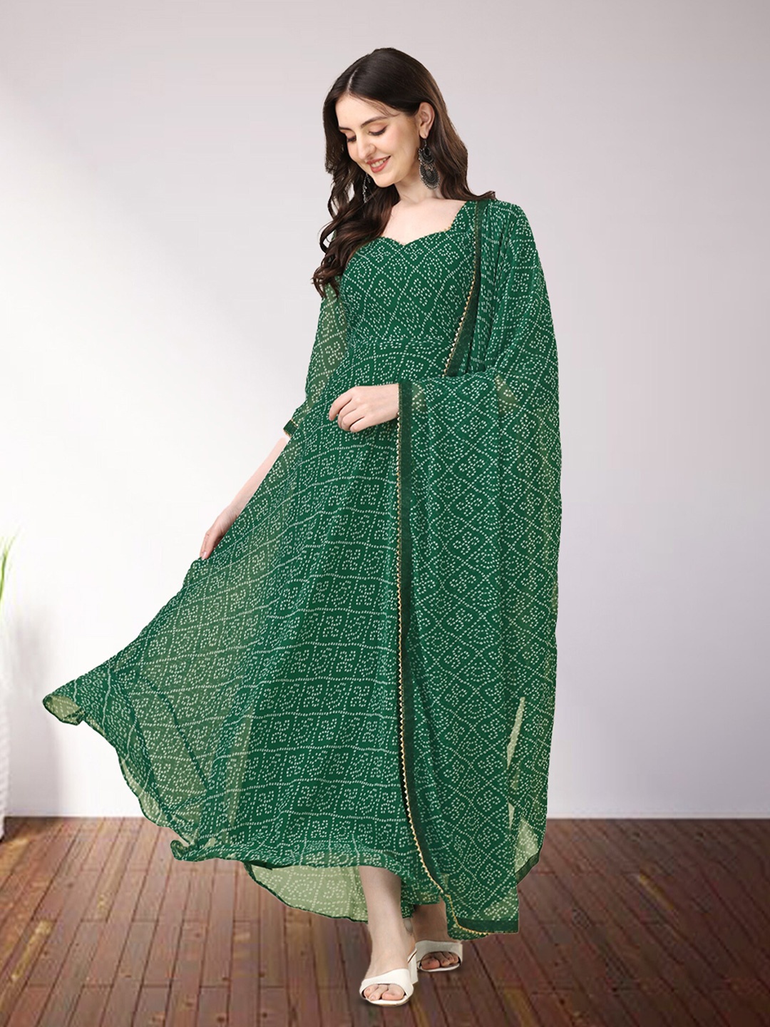 

N N ENTERPRISE Bandhani Printed Sweetheart Neck Anarkali Georgette Kurta With Dupatta, Green