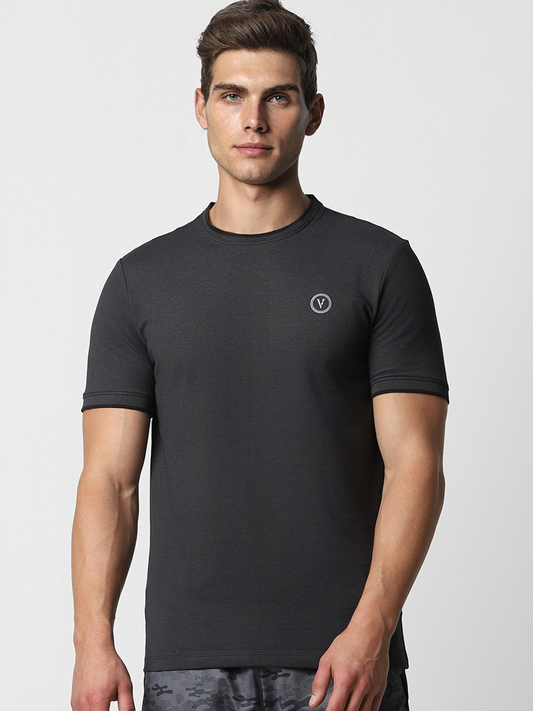 

Van Heusen Flex Men Grey Applique Slim Fit T-shirt