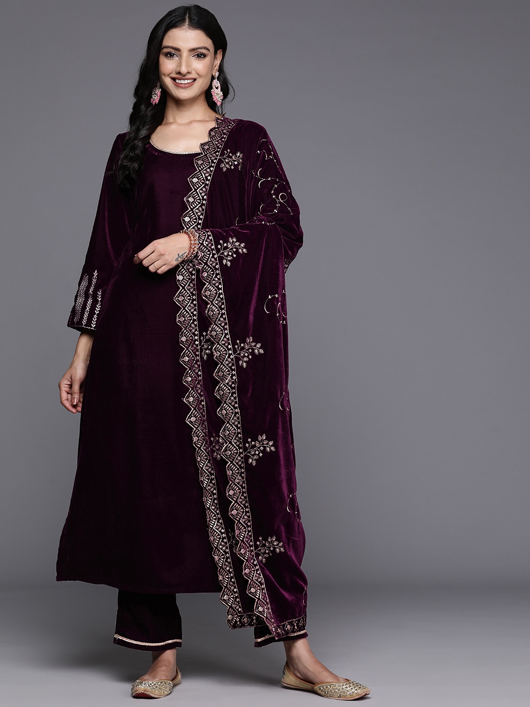 

Libas Floral Regular Sequinned Velvet Kurta with Trousers & Dupatta, Burgundy